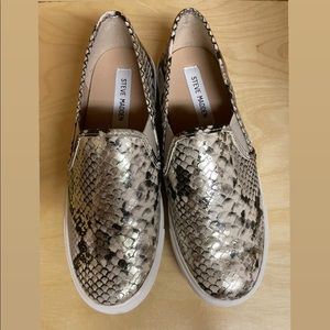 Steve Madden Size 7 snakeskin slip on sneakers